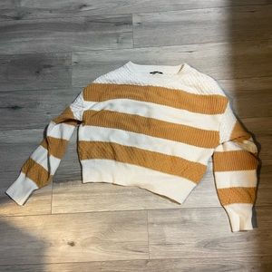 Yellow Gold, and white Sweater size L